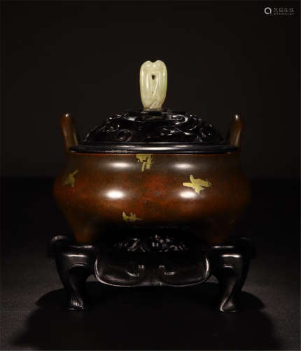 CHINESE BRONZE ROUND CENSER WITH ROSEWOOD LIDDER AND BASE