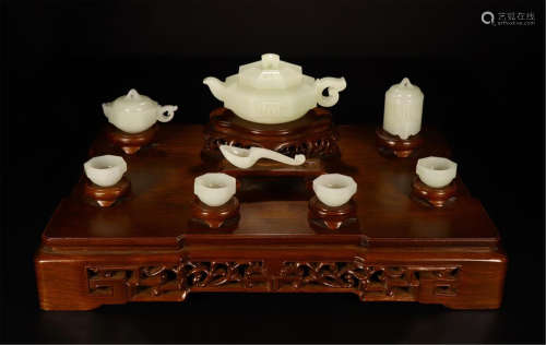 EIGHT CHINESE WHITE JADE TEA POT AND CUPS