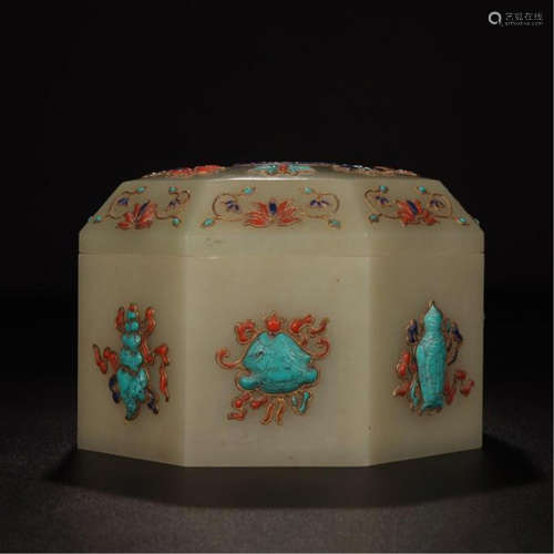 CHINESE GEM STONE INLAID CELADON JADE LIDDED HEXAGONAL BOX