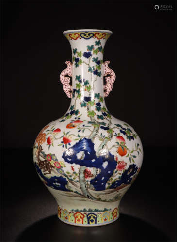 CHINESE PORCELAIN BLUE AND WTHIE FAMILLE ROSE FLOWER VASE