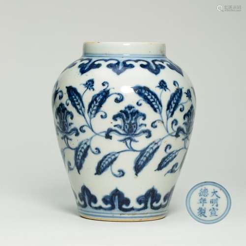 CHINESE PORCELAIN BLUE AND WHITE FLOWER WATER JAR