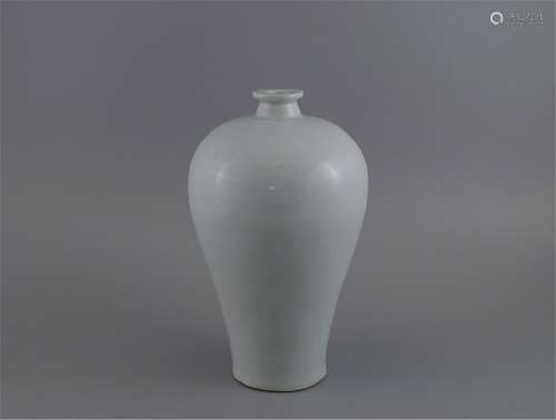 CHINESE PORCELAIN BLUE GLAZE MEIPING VASE