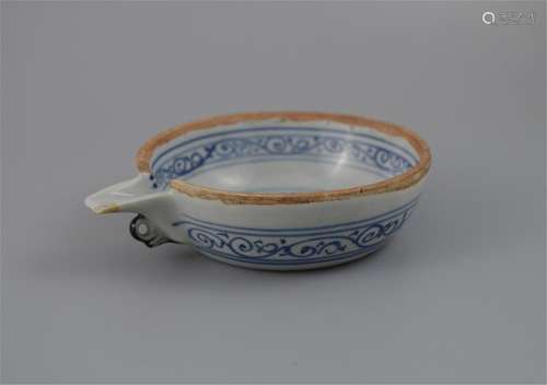 CHINESE PORCELAIN BLUE AND WHITE WATER DROPER