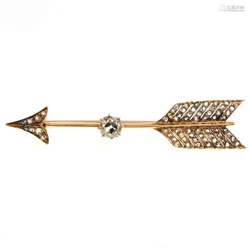 An 18KG Diamond Arrow Brooch