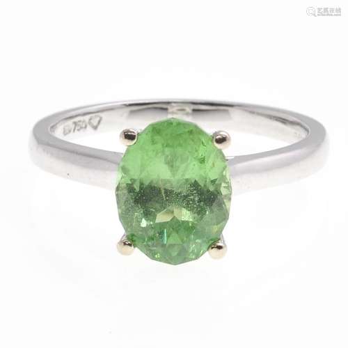 A Ladies 18KG Rare Tsavorite Ring