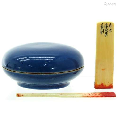 A Blue Glaze Decor Seal Box and Seal