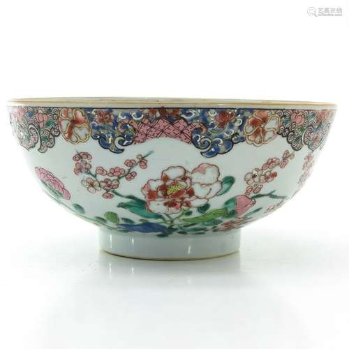 A Famille Rose Decor Bowl