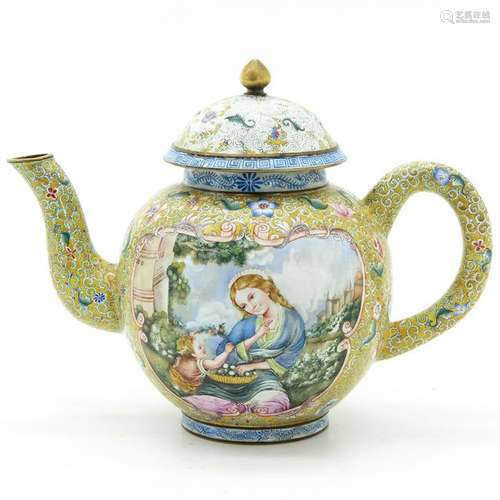 An Famille Rose and Gilt Enamel Teapot