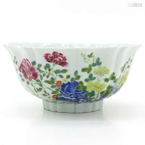 A Famille Rose Decor Bowl