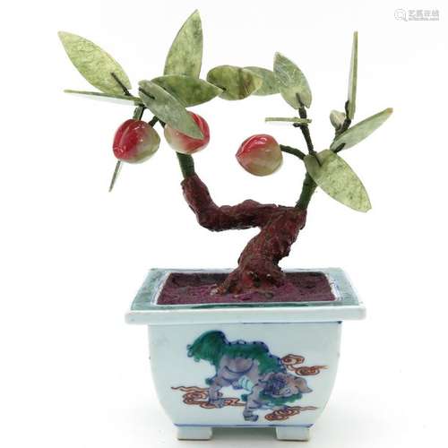 A Jade Floral Sculpture