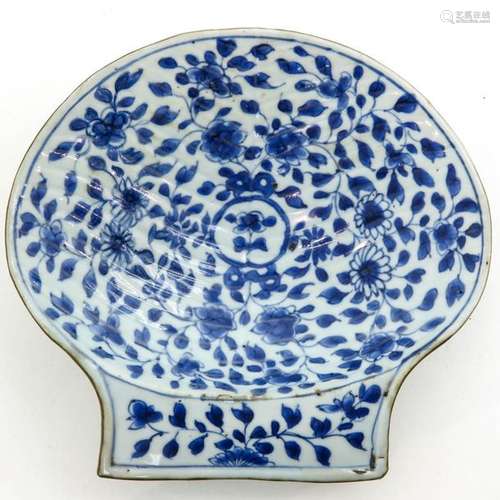 A Kangxi Period Scallop Shell Dish