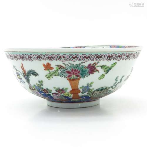 A Famille Rose Decor Bowl