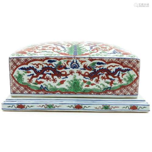 A Wucai Decor Box