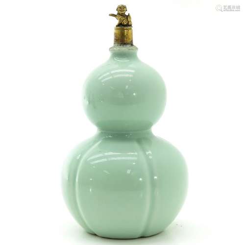 A Celadon Double Gourd Vase