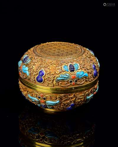 A Chinese Gilt Bronze Round Box with Cover