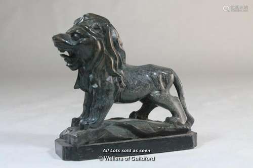 A carved black marble lion, 10cm.