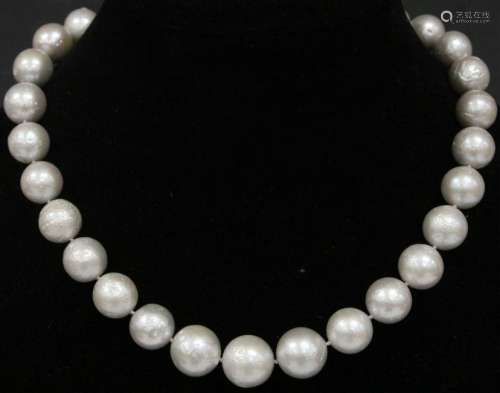 LADY'S LARGE PEARL NECKLACE WITH 14KT GOLD CLASP