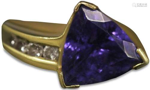 TANZANITE & DIAMOND 18KT YELLOW GOLD RING