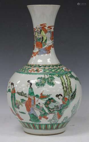 CHINESE QING DYNASTY PAINTED VASE, 15