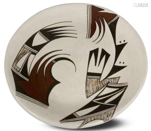 FROGWOMAN SIGNED NAVAJO PLATE, 9 1/2