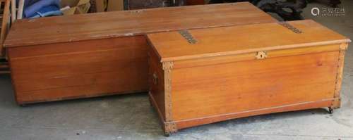 LOT OF (2) VINTAGE BLANKET CHESTS