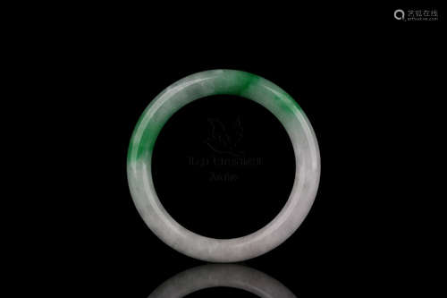 JADEITE ROUND BANGLE