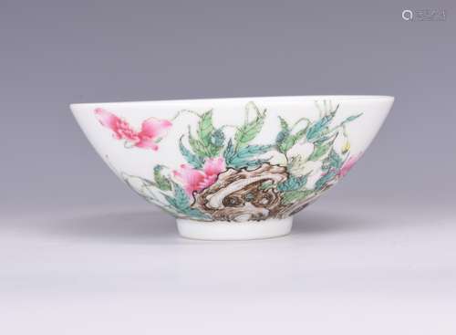 FAMILLE ROSE 'FLOWERS' BOWL