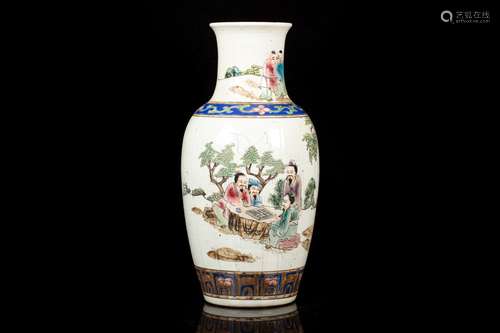 FAMILLE ROSE 'PEOPLE' LOBED VASE