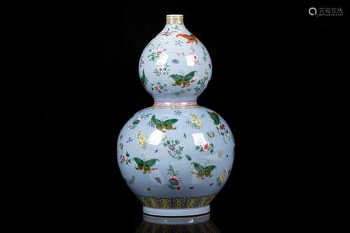 FAMILLE ROSE AND BLUE GROUND 'BUTTERFLIES' DOUBLE GOURD VASE