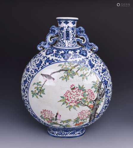 BLUE AND WHITE AND FAMILLE ROSE 'FLOWERS AND BIRDS' MOON FLASK
