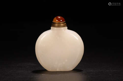 HETIAN JADE SNUFF BOTTLE