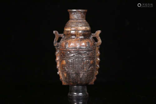 ANCIENT JADE VASE WITH PATTERN