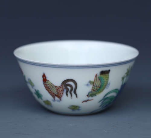 CHINESE PORCELAIN DOUCAI CHICKEN AND FLOWER CUP