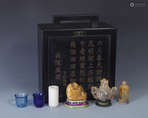 SIX CHINESE JADE AGAGE PEKING GLASS SCHOLAR'S OBJECT IN ROSEWOOD CASE