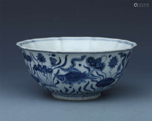 CHINESE PORCELAIN BLUE AND WHITE FISH AND WEED BOWL