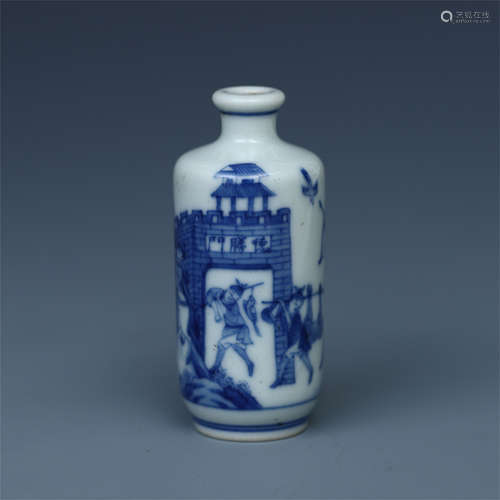 CHINESE PORCELAIN BLUE AND WHITE FIGURES SNUFF BOTTLE