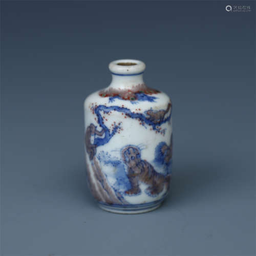CHINESE PORCELAIN BLUE AND WHITE RED UNDER GLAZE SNUFF BOTTLE