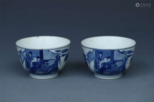 PAIR OF CHINESE PORCELAIN BLUE AND WHITE FIGURES CUPS