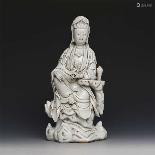 CHINESE PORCELAIN BLANC DE CHINE SEATED GUANYIN