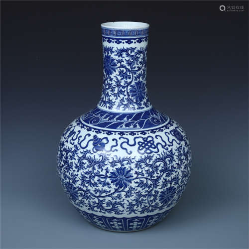 CHINESE PORCELAIN BLUE AND WHITE FLOWER TIANQIU VASE