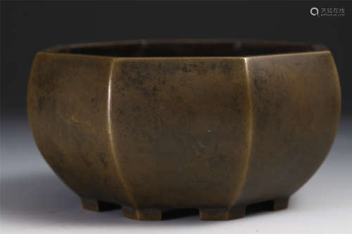 CHINESE BRONZE OCTAGONAL CENSER