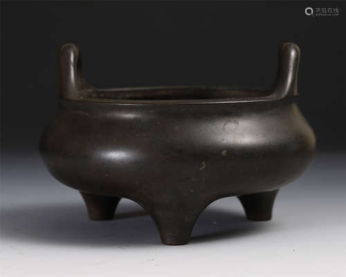 CHINESE BRONZE TRIPLE FEET CENSER