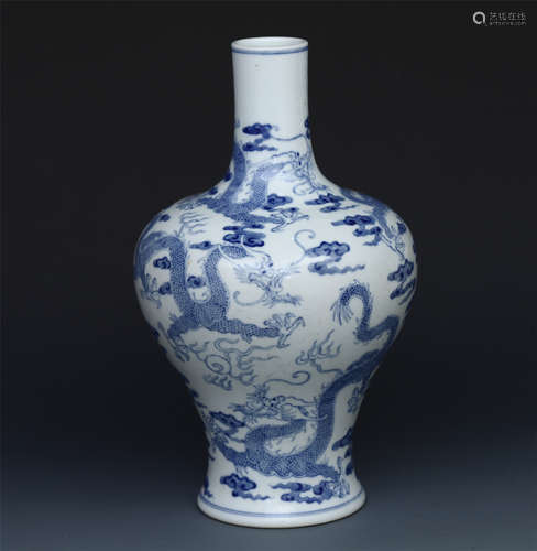 CHINESE PORCELAIN BLUE AND WHITE DRAGON VASE