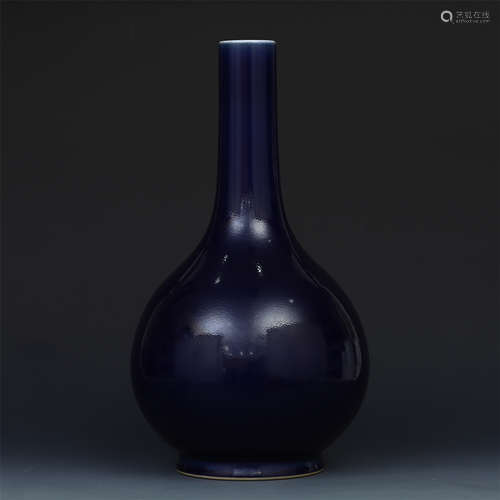 CHINESE PORCELAIN BLUE GLAZE VASE