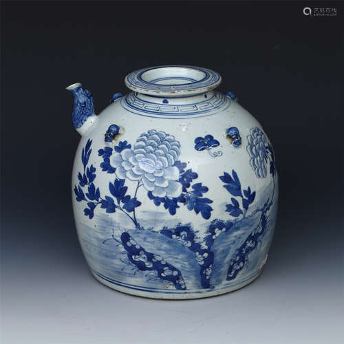 CHINESE PORCELAIN BLUE AND WHITE FLOWER JAR