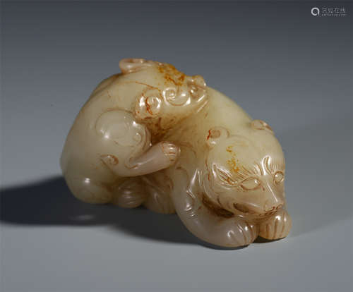 CHINESE ANCIENT JADE BEAST TABLE ITEM