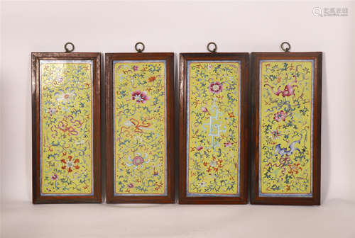 FOUR PANELS OF CHINESE PORCELAIN FAMILLE ROSE FLOWER WALL HANGED SCREEN