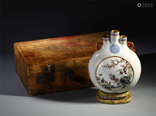 CHINESE PORCELAIN FAMILLE ROSE BIRD AND FLOWER VASE