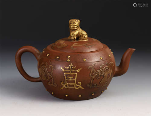 CHINESE GOLD PAINTED YIXING ZISHA CLAY TEA POT