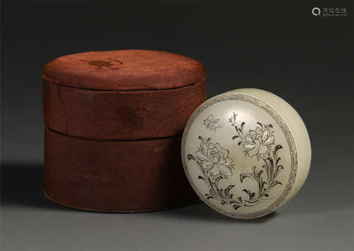 CHINESE INK PAINTED FLOWER LIDDED ROUND BOX